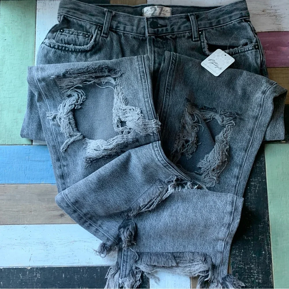 NWT Free People Maggie Mid-Rise Straight Jeans Distressed Denim Bottlerocket - Picture 13 of 13
